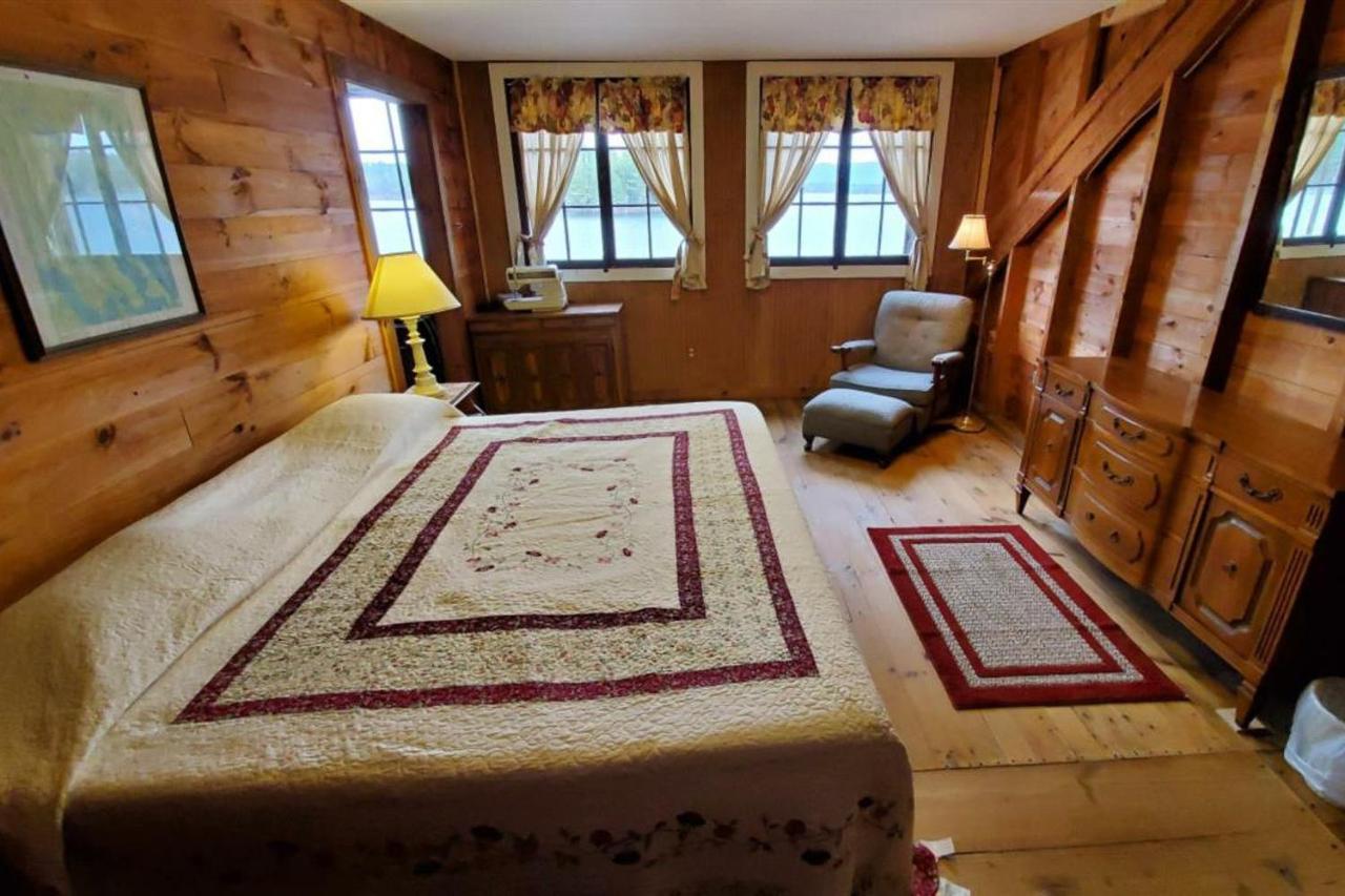 Meredith Lakefront Lodge On Lake Winnipesaukee Kültér fotó